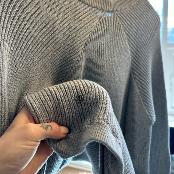 LULULEMON SWEATER - Picture 2 of 7